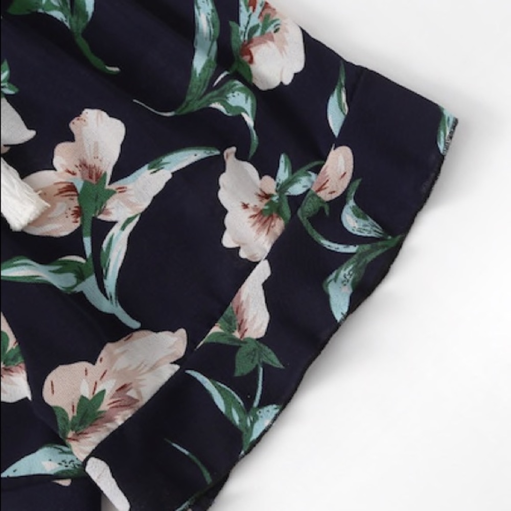 NWT Floral Shorts Medium - Picture 5 of 6